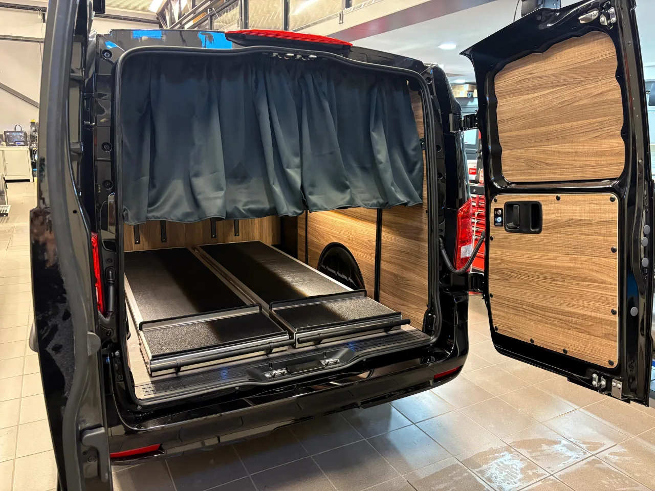 KB4_RearCurtain